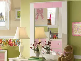 Топ-4 популярных зеркал для детской комнаты