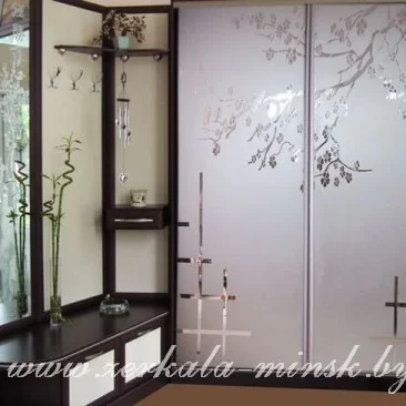 Зеркала с пескоструйным рисунком - отличный элемент декора квартиры
